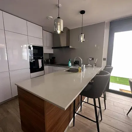 Modern With Private & Community Pool Casa vacanze *