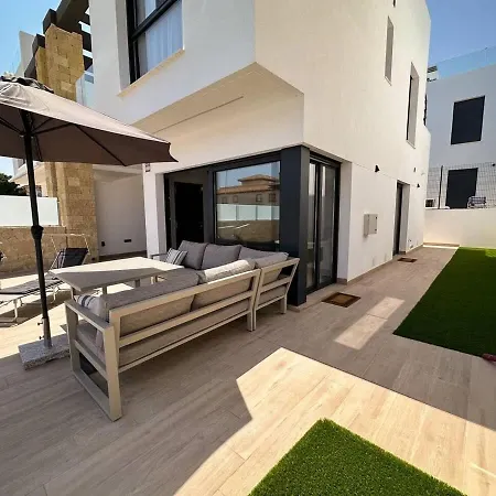 Modern With Private & Community Pool