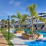 Modern With Private & Community Pool *