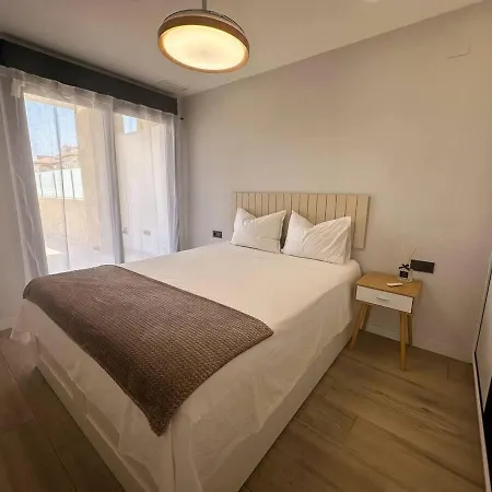 Modern With Private & Community Pool Nyaraló *