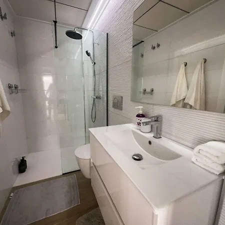 Nyaraló Modern With Private & Community Pool *